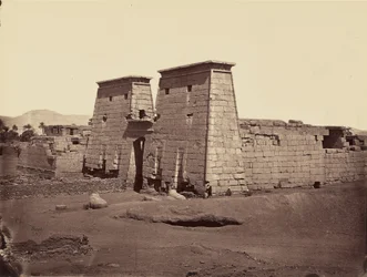 Widok ogólny świątyni Ramzesa III, Karnak, Teby