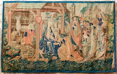 Dawna katedra (Ancienne Cathédrale Notre-Dame). Zbiory muzealne. Flamandzki gobelin. Adoracja Trzech Króli. Dowództwo biskupa Jeana de Mauléon. Część serii oryginalnie zawieszona nad siedzeniem jubé (parawan dachowy). 16 wiek.