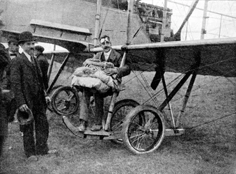 Pierwszy zrzut spadochronu z samolotu w Anglii, 1914 1934