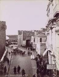 Wnętrze Bramy Jafy, ok. godz. 1870.