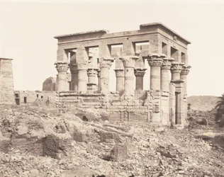 Fileh Philae Island, blok wschodni - widok z boku z punktu D, 1851-52, wydrukowany w latach 1853-54.