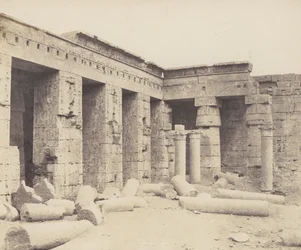 Medinet-Abu Teby. Późniejsze budowle - Drugi Sąd, 1851-52, druk 1853-54.