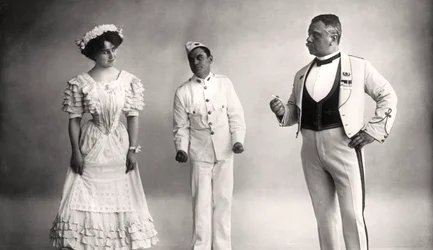 Florence Jameson, Reginald Switz i Alfred Clarke w scenie z filmu Błękitny księżyc z XX wieku.