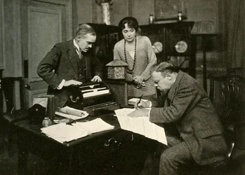 Poddanie się Hornblowera, 1920, 1928.