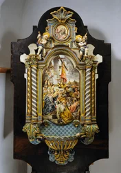 Duża chrzcielnica na wodę święconą w malowanej majolice z centralną sceną z obrazu Adoracja Trzech Króli Francesco Solimeny (1657-1747), Włochy, XX w.
