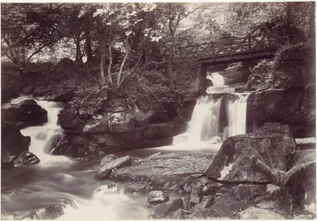 Glen Lun. Rustykalny most