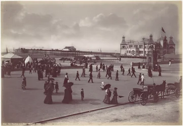 Rhyl. Pawilon i molo