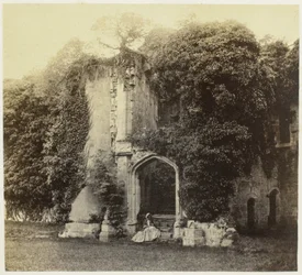 Zamek Ruïne van Raglan w Monmouthshire Zamek Raglański. Wielkie Schody (tytuł na obiekcie)