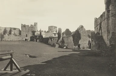 Dziedziniec zamku Manorbier, Walia
