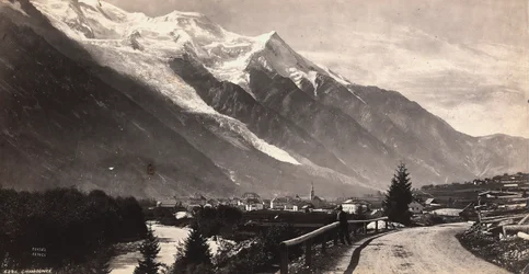 Panoramiczny widok na Chamonix-Mont Blanc we Francji