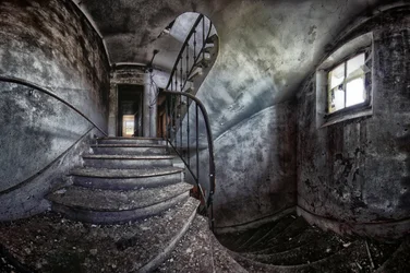 Opuszczone schody spiralne