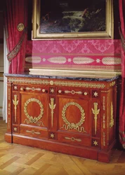 Komoda w stylu Pierwszego Cesarstwa, 1804-15 (akacja, marmur i złocony brąz)