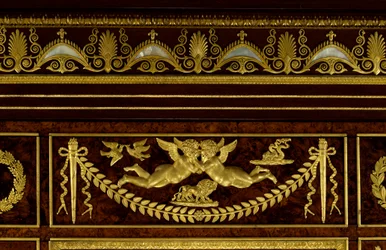 Meble: detale szafy klejnoty szklarniowe Impress Josephine de Beauharnais (Marie-Joseph-Rose de Tascher de la Pagerie) (Marie Joseph Rose) (1763-1814) wykonane z drewna, pozłacany brąz przez Francois Jacob-Desmalter (Jacob Desmalter ) (1770-1841)