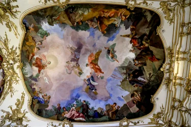 Fresk sufitowy w Wielkiej Galerii w Pałacu Schönbrunn przedstawiający alegorię pokoju i dobrobytu, Wiedeń, Austria, 2024 r. (zdjęcie ilustracyjne)
