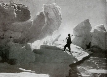 Ciśnieniowe bloki lodu w pobliżu Discovery Bluff, c1911, 1913
