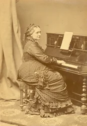 Portret Klary Wieck-Schumann 1819-1896 przy fortepianie, ok. 1878.