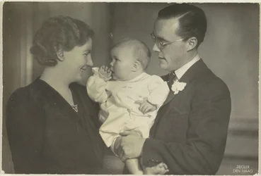 Portret Juliany, królowej Holandii, Bernharda van Lippe-Biesterfelda i Beatrix, królowej Holandii