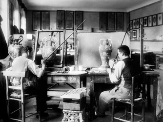 Dekoratorzy w Fabryce Ginori, w Doccia koło Florencji, 1937 (płyta szklana)