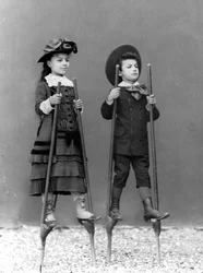 Romualdo Alinaris dzieci, Adele i Arturo, na palach, Florencja, ok. 1875 (szklana płyta)