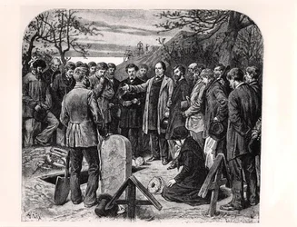 Victor Hugo (1802-1885) w Guernsey wygłaszający mowę pogrzebową towarzysza na wygnaniu, ok. 1880 (rycina) (zdjęcie czarno-białe)