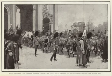 Ostatni postęp królowej Wiktorii przez Londyn, powóz z bronią niosący trumnę przechodzący przez marmurowy łuk