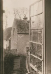 Z okna w Kelmscott Manor, 1896 (odbitka platynowa)