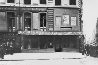 Café du Croissant po zamachu na Jeana Jaurèsa, róg Rue du Croissant i Rue Montmartre, Paryż, 1914