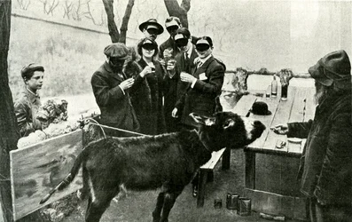 Świętuj mistyfikacje: na Salon des Independants w 1910 r. zaprezentowano obraz sygnowany przez „Nadmiernego malarza futurystów” Boronali, zatytułowany „Et le soleil zasnął sur l„Adriatyk”, który odniósł wielki sukces. Płótno zostało namalowane przy użyciu 