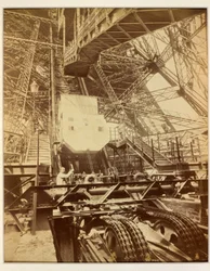 Sprzęt do obsługi systemu dźwigowego na wieży Eiffla, ok.1888 r.