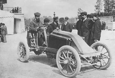 Marcel Renault na starcie wyścigu z Paryża do Madrytu, 1903 r.