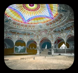 Ekspozycja Paryska: Salle des Fetes, 1900 (zjeżdżalnia z latarnią)