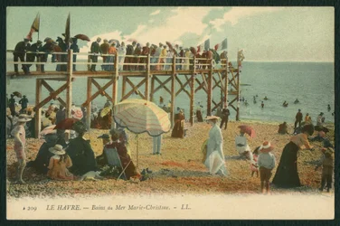 Pocztówka przedstawiająca łaźnie Marie-Christine w Le Havre, ok. 1900 (zdjęcie kolorowe bw)