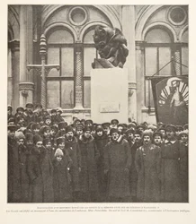 Odsłonięcie pomnika wzniesionego przez Sowietów ku pamięci jednego z zabójców Aleksandra II, z Histoire des Soviets, opublikowane w 1922