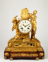 Późny zegar kominkowy Ludwika XV ormolu z profilowanym medalionem Henryka IV trzymanym przez Wenus