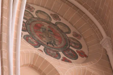 Widok malowanej rozety w najdalej na zachód wysuniętej wnęce od strony południowej