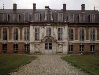 Architektura barokowa: fasada Hotelu des Rams (XVII wiek), Abbeville, Somme (80).