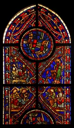Przedstawienie fragmentu okna z kościoła Varennes-Jarcy (pierwotnie z opactwa de Gercy?); sceny obejmują Zwiastowanie pasterzom, synagogę i anioły muzyków (witraże