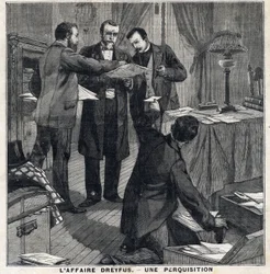 Sprawa Dreyfusa: Trzech funkcjonariuszy w cywilu i komisarz policji przeprowadzają przeszukanie domu Georgesa Picquarta (1854-1914). W „”Le Peute Parisien”” w dniu 5/12/1897. Prywatna kolekcja