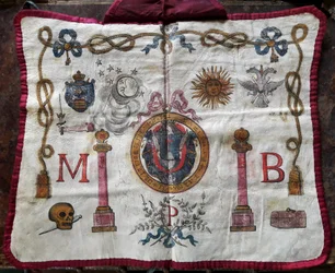Wolnomularstwo: skórzany fartuch mistrza masona, ozdobiony symbolami i emblematami wolnomularskimi