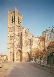 Widok ogólny fasady zachodniej, zbudowanej w XIII-XIV wieku