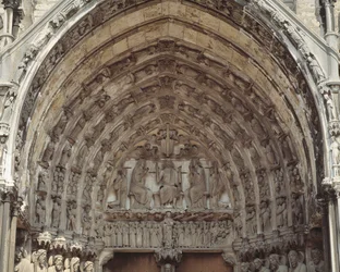 Sztuka gotycka: Tympanon centralnego przęsła południowego portalu bazyliki Notre Dame de Chartres