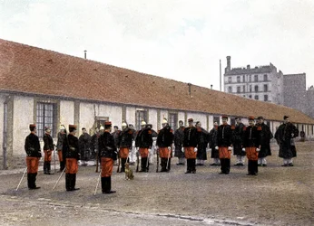 La parade - w „Album militaire”” - kawaleria: służba krajowa
