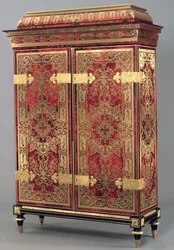 Szafa Ludwika XIV, ok. 1710 (czerwona szylkret z mosiężną inkrustacją)