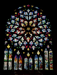 Rozeta północnego transeptu przedstawiająca Psalm 150