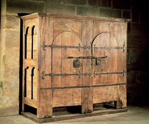 Komoda dębowa (drewno)