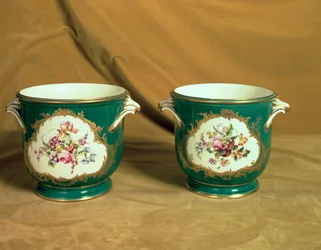 Para lodówek Sevres, z serwisu Frederick V, 1758 (porcelana z miękkiej pasty)