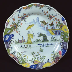 Talerz zdobiony w stylu Chinoiserie, stworzony w Rouen (ceramika)