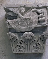 Sen Trzech Króli, pierwotna stolica z nawy katedry