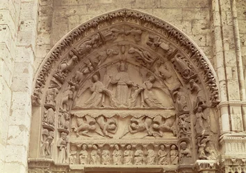 Portal Królewski, drzwi północne, tympanon przedstawiający Wniebowstąpienie, ok.1145-50
