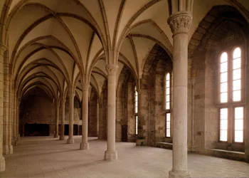 Salle des Hotes, widok wnętrza opactwa